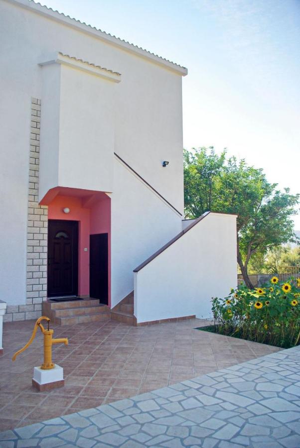 Apartments Luce - Family Friendly & Parking Pag Town Exterior foto